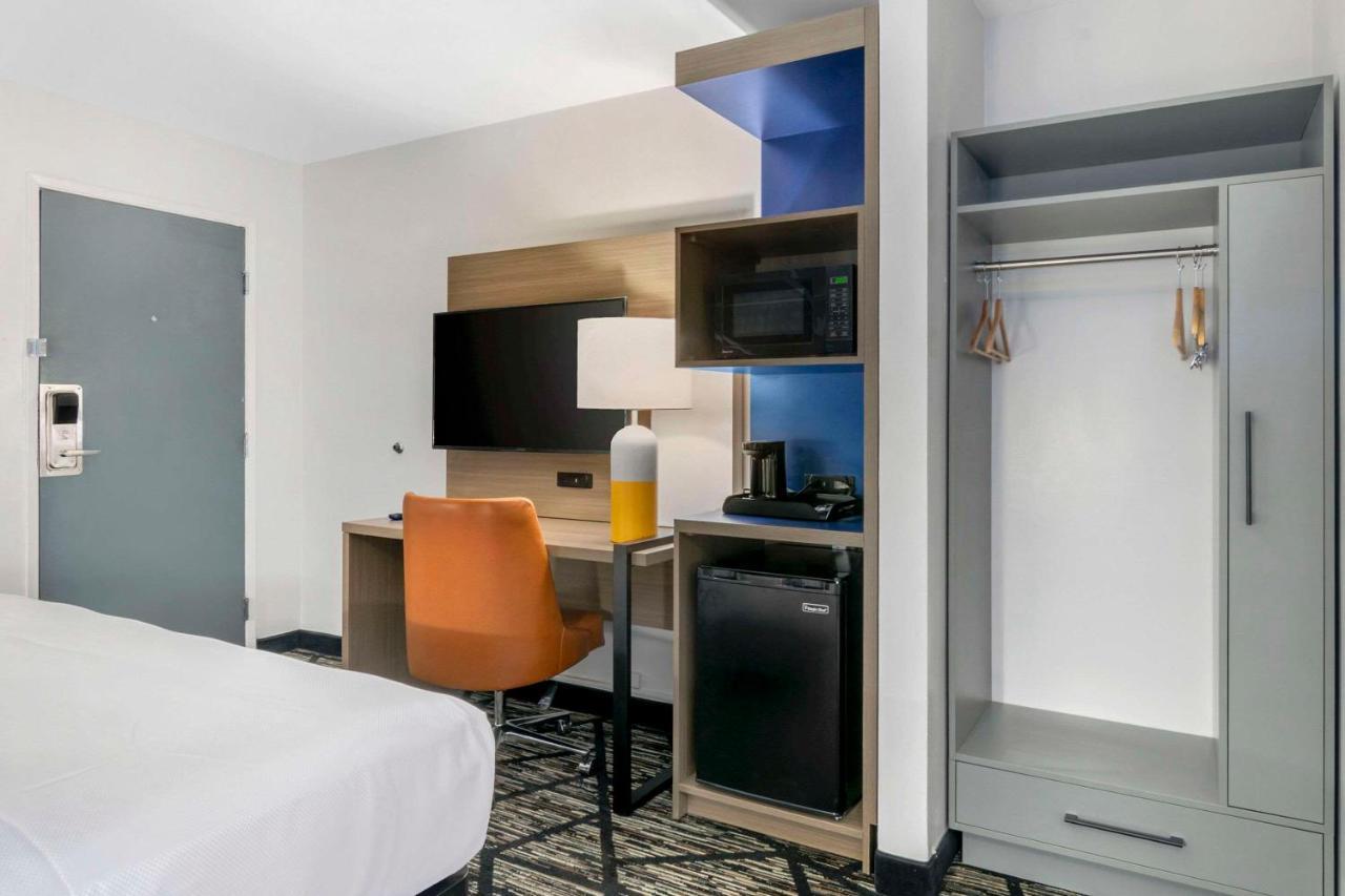Comfort Inn Kansas City Exterior photo