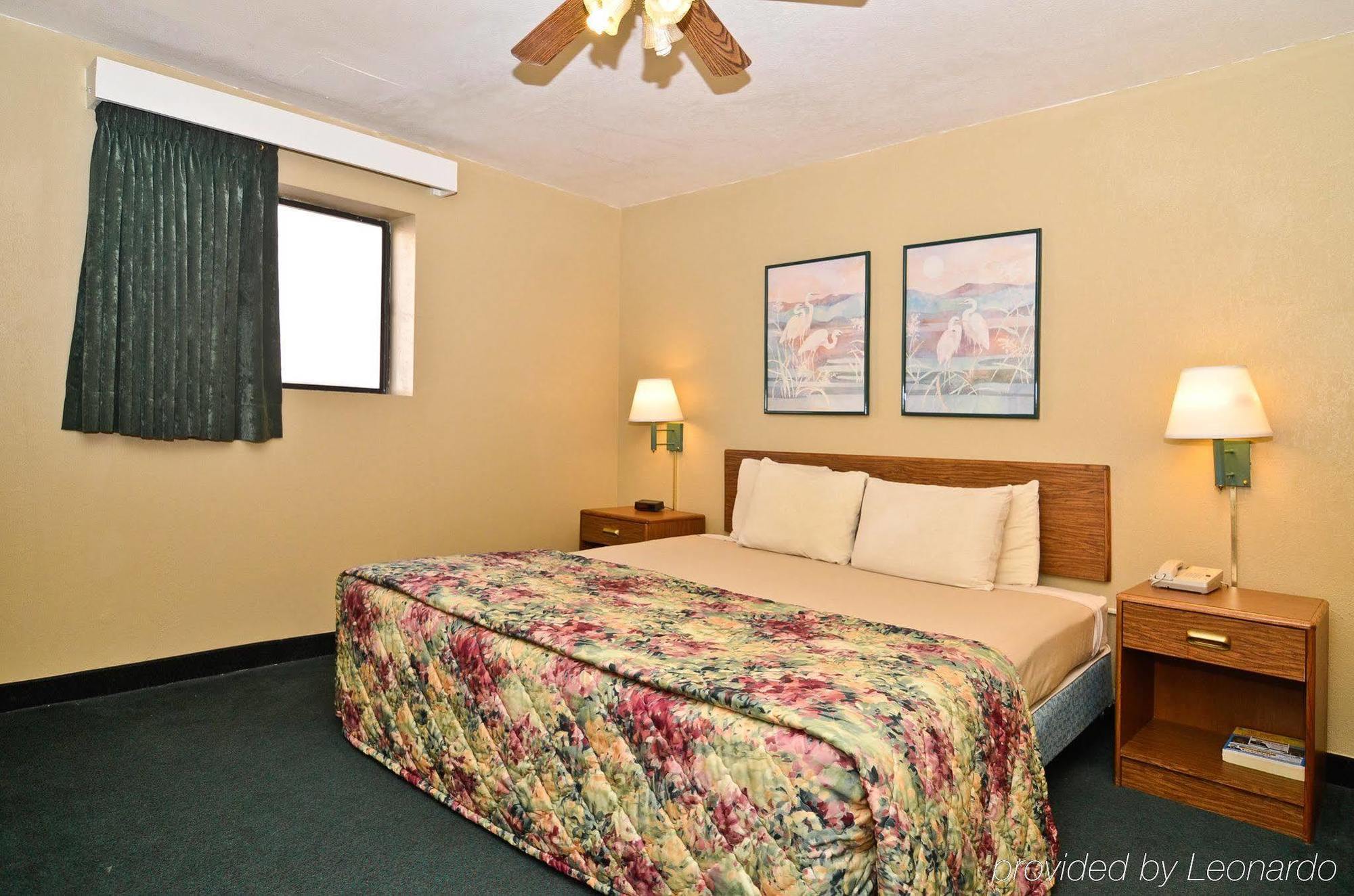 Comfort Inn Kansas City Room photo