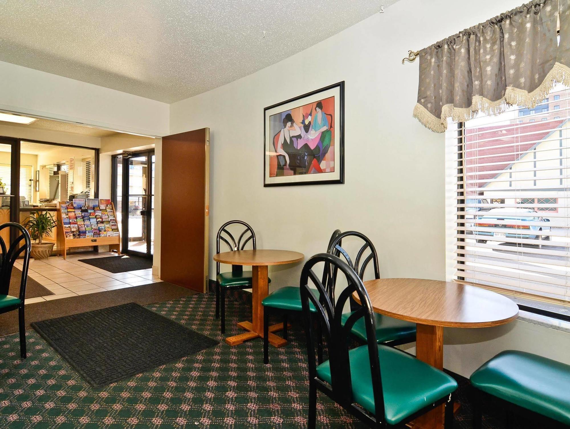 Comfort Inn Kansas City Exterior photo