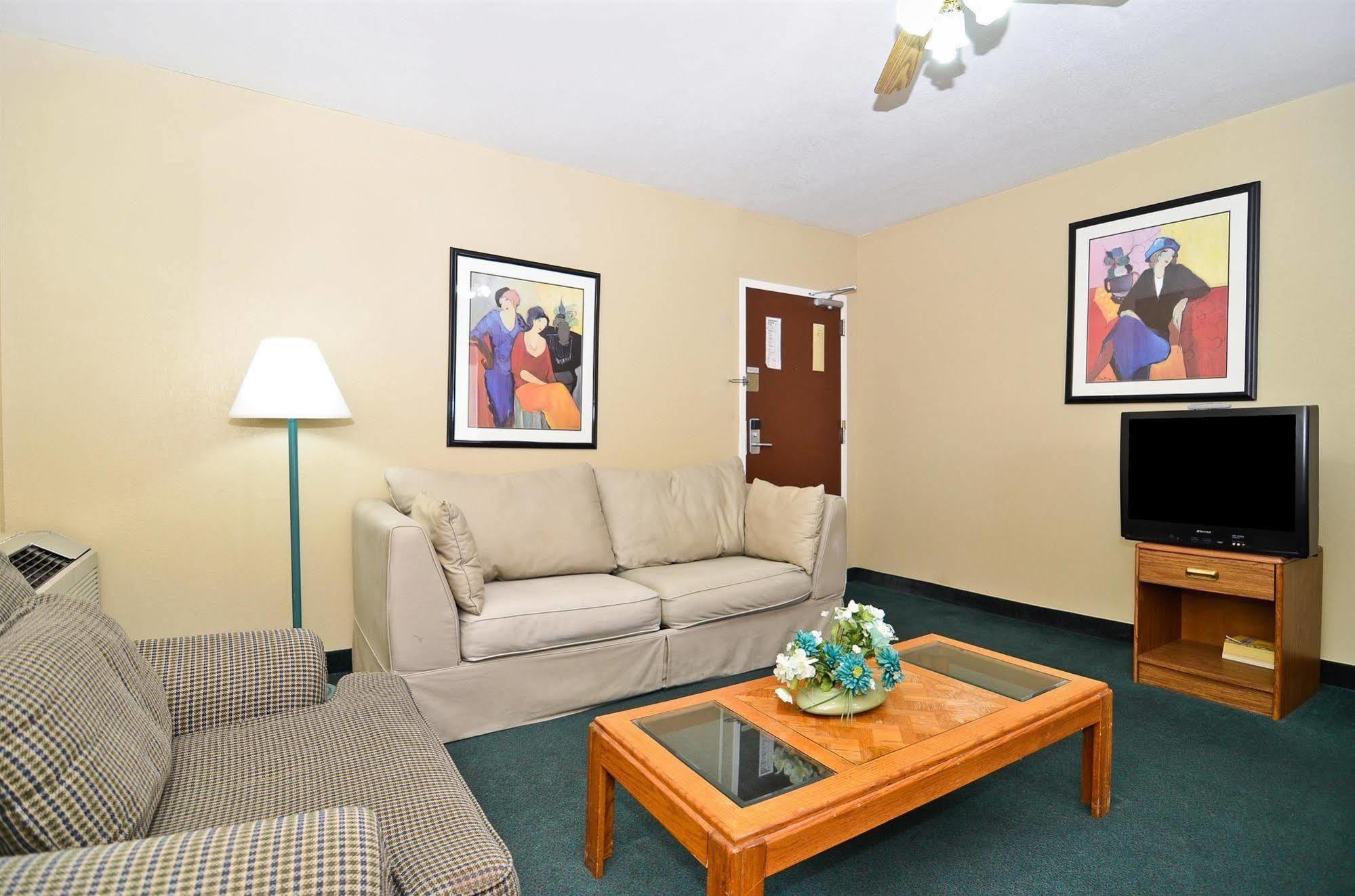 Comfort Inn Kansas City Room photo