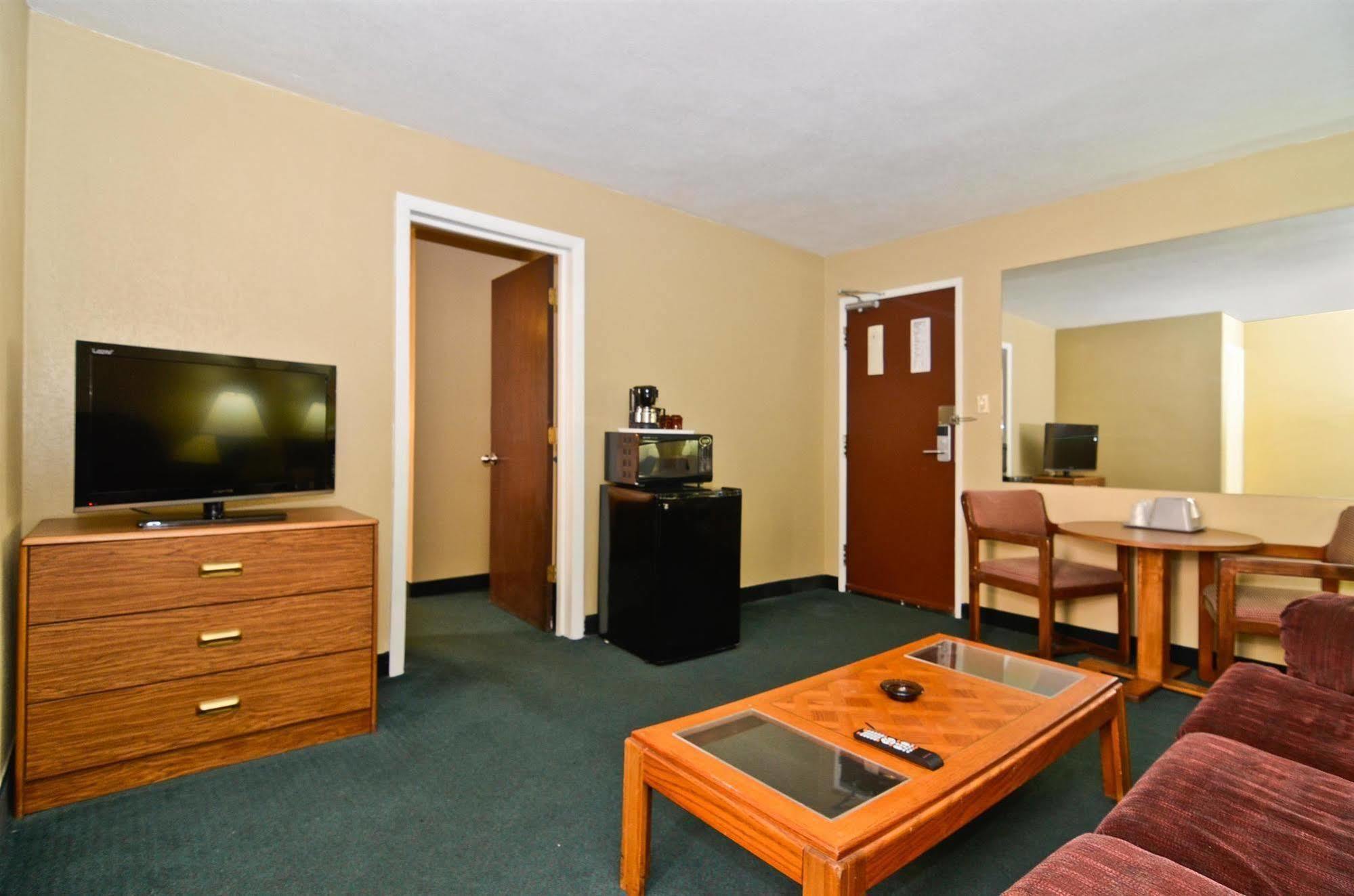 Comfort Inn Kansas City Room photo