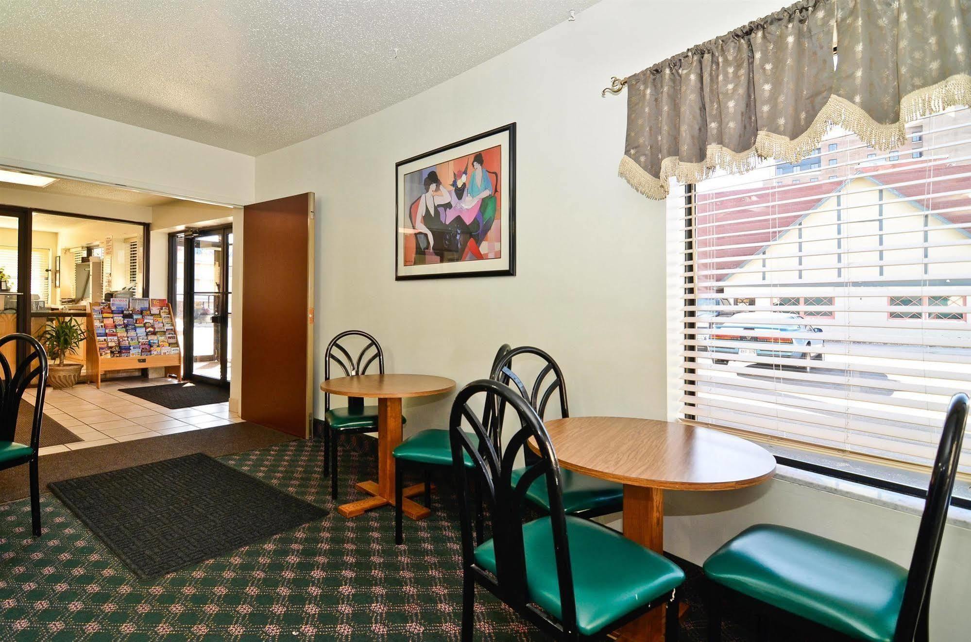 Comfort Inn Kansas City Restaurant photo